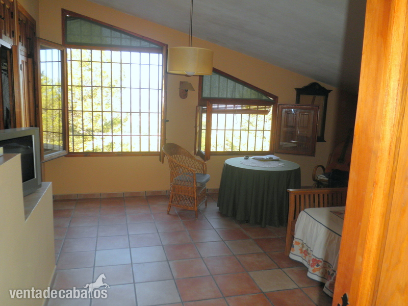 Casa de campo con dos casas pareadas. Finca de 11.700 m2. 4 baños. Vistas a la montaña. Parking y garaje. En Polop. in Polop de la marina