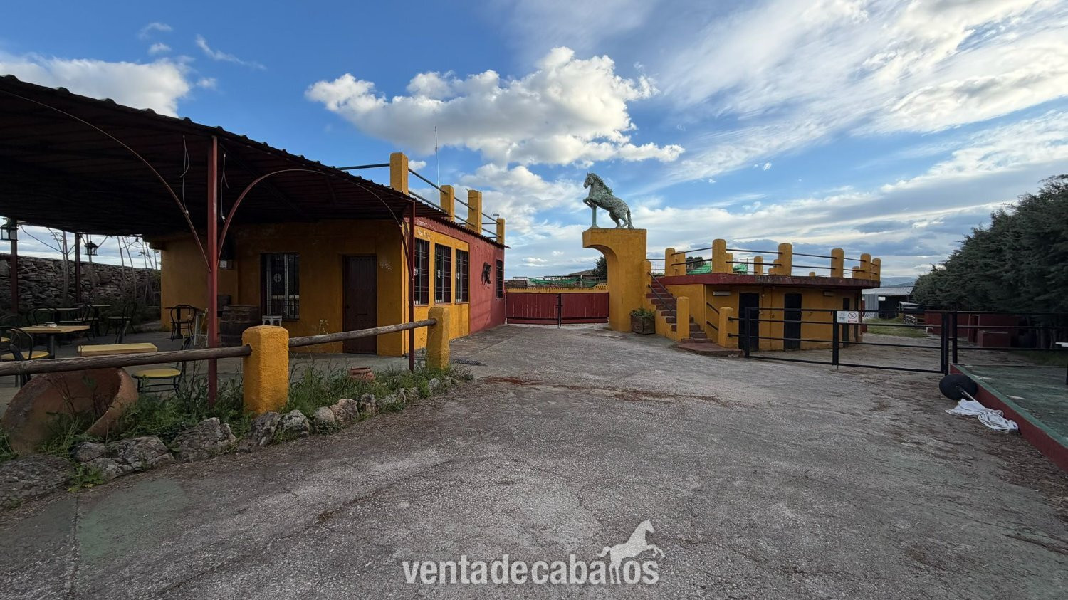 Finca rustica consolidado con vivienda y cuadras