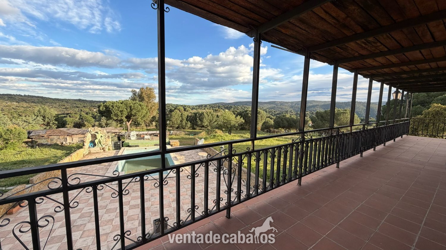 Finca rustica consolidado con vivienda y cuadras - Hípicas y establos en venta in Navas del Rey 