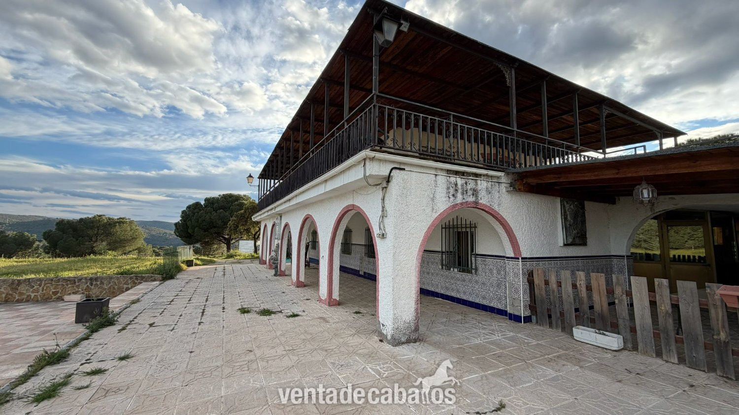 Finca rustica consolidado con vivienda y cuadras - Hípicas y establos en venta