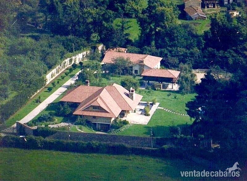 Finca, chalet de lujo con cuadras y picadero. in Gijón 