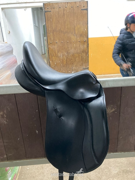 Silla de doma 17.5 nueva in 